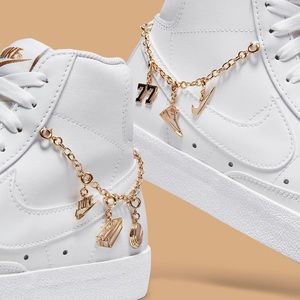 Nike women’s blazer mid ‘77 LX lucky charms white with box size 9.5